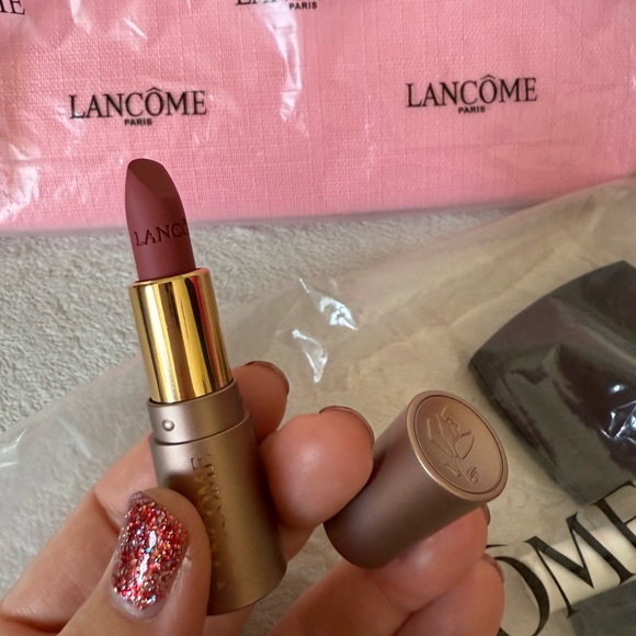 New Lancome Cosmetic Make Up Set & Pink
Cosmetic Bag - Picture 14 of 14